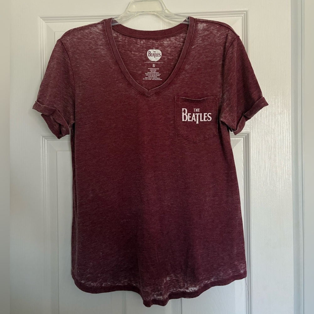 THE BEATLES V-NECK SHEER DISTRESSED PAPER THIN SHORT SLEEVE MAROON T-SHIRT SMALL